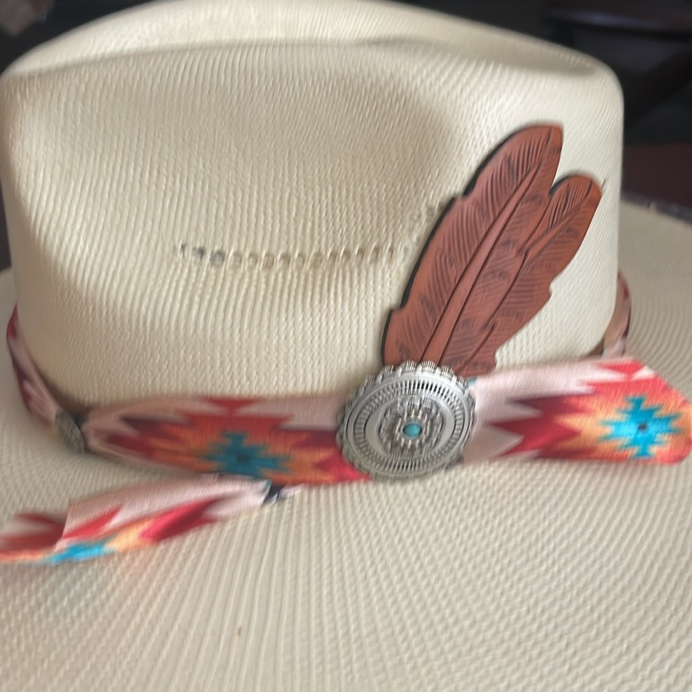 Charlie 1 Women’s Hat Lainey Wilson look - Picture 4 of 7